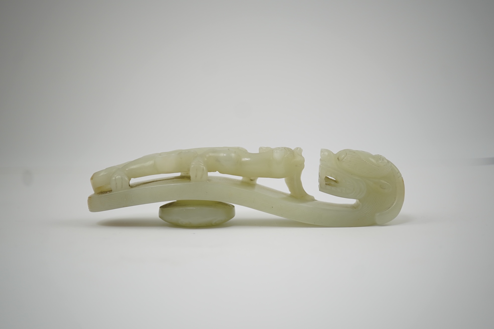 A Chinese pale celadon jade 'dragon' belt hook, 18th/19th century